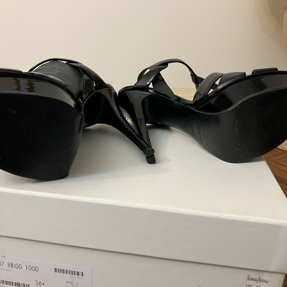 Yves Saint Laurent Tribute Black Patent Leather Sandal 
36.5 $ 875.00 heel 5.5” - Picture 4 of 8